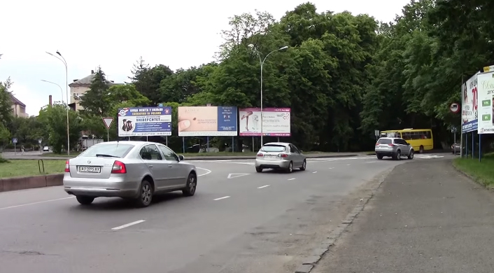 Неправильну розмітку на одному із перехресть Ужгорода виправлять Неправильну розмітку на одному із перехресть Ужгорода виправлять