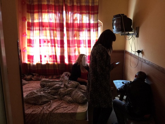 В одному із готелів Ужгорода поліція затримала повію та звідницю, яка продала її для сексуальних утіх В одному із готелів Ужгорода поліція затримала повію та звідницю, яка продала її для сексуальних утіх