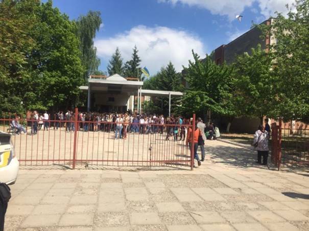 В Ужгороді пересклали ЗНО, зірване через "замінування" ЗОШ №19 В Ужгороді пересклали ЗНО, зірване через "замінування" ЗОШ №19