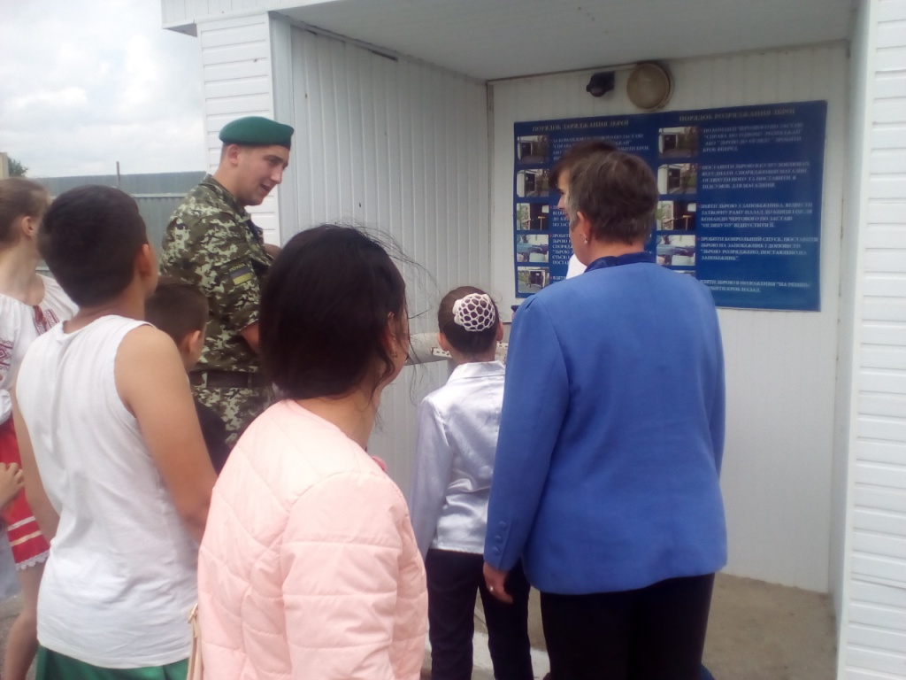 Школярі з села Концово під час гостювання у прикордонників змогли покатитатись на квадроциклах Школярі з села Концово під час гостювання у прикордонників змогли покатитатись на квадроциклах