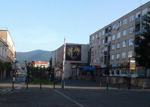 Вночі у Хусті невідомі здійснили "атаку" на шлагбаум Вночі у Хусті невідомі здійснили "атаку" на шлагбаум