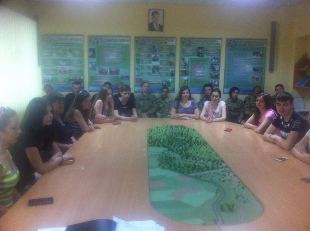 Студенти із Запоріжжя навідались до відділу прикордонної служби "Ужгород" Студенти із Запоріжжя навідались до відділу прикордонної служби "Ужгород"