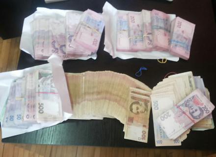 В одному з підприємств Берегова вилучили півмільйона гривень та "чорну" бухгалтерію В одному з підприємств Берегова вилучили півмільйона гривень та "чорну" бухгалтерію