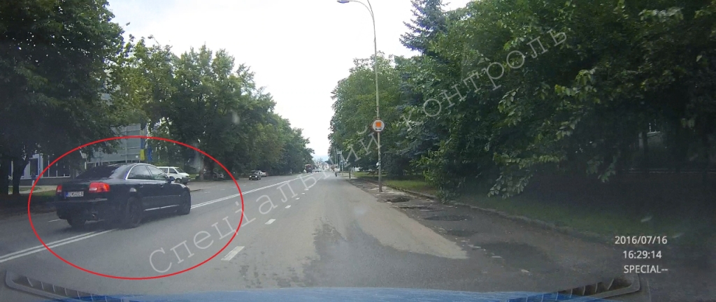 "Спецконтроль" показав відео, як патрульні Ужгорода ганялись за юнаком на елітній "Ауді" "Спецконтроль" показав відео, як патрульні Ужгорода ганялись за юнаком на елітній "Ауді"