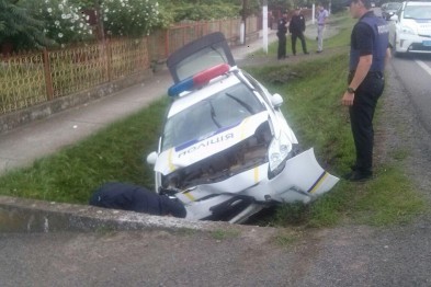 Внаслідок ДТП, що сталась на Ужгородщині, один з патрульних отримав струс мозку Внаслідок ДТП, що сталась на Ужгородщині, один з патрульних отримав струс мозку