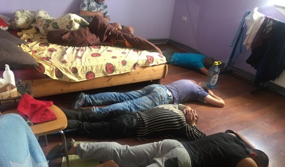В Ужгороді накрили наркопритон із півтора десятком "гостей" з немалою сумою грошей у кишенях В Ужгороді накрили наркопритон із півтора десятком "гостей" з немалою сумою грошей у кишенях