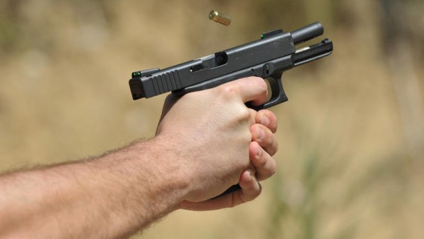 Нові деталі стрілянини в Ужгороді: ром, на якого напали невідомі, виявився учасником АТО Нові деталі стрілянини в Ужгороді: ром, на якого напали невідомі, виявився учасником АТО