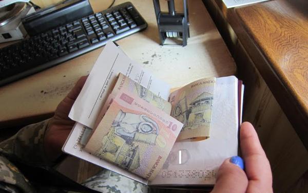 49-річний румун намагався підкупити прикордонників Закарпаття 49-річний румун намагався підкупити прикордонників Закарпаття