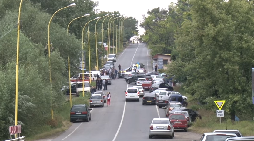 Українсько-словацький кордон вже третю добу в облозі "пересічників" Українсько-словацький кордон вже третю добу в облозі "пересічників"