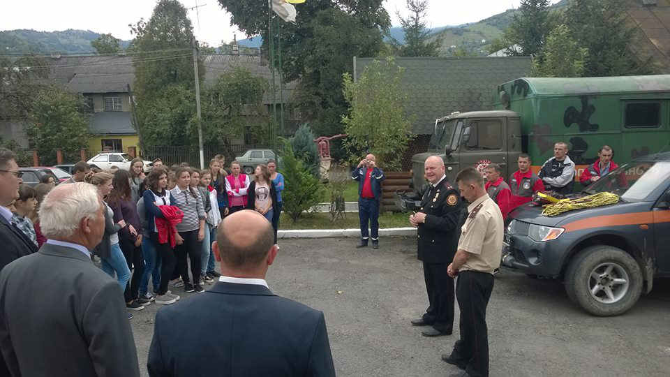 Рахівські рятувальники провели День відкритих дверей Рахівські рятувальники провели День відкритих дверей