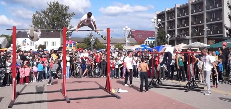 Команда воркаутерів з Великого Бичкова показала майстер-клас у Тячеві Команда воркаутерів з Великого Бичкова показала майстер-клас у Тячеві