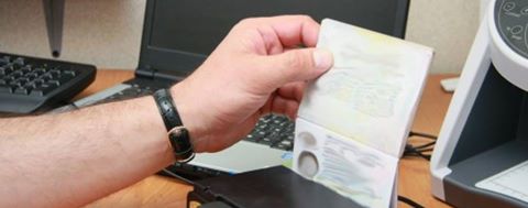 На КПП "Ужгород" прикордонники затримали українку з українським та угорським паспортами На КПП "Ужгород" прикордонники затримали українку з українським та угорським паспортами