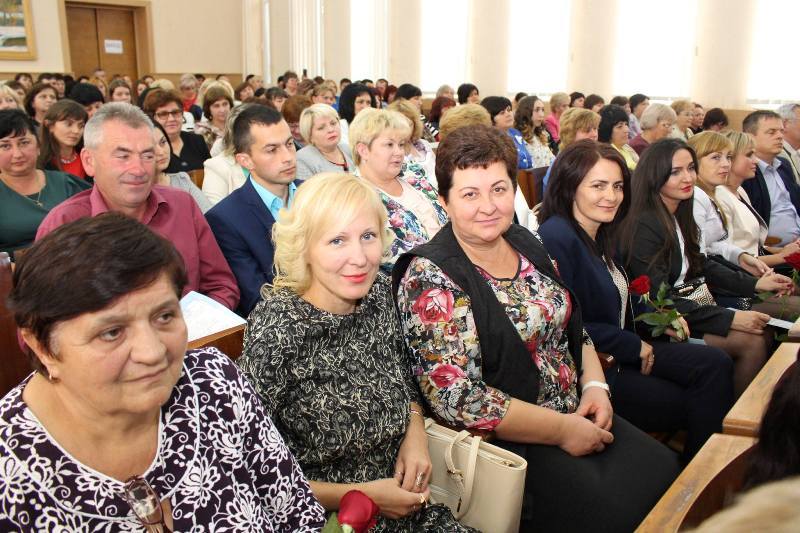ФОТО: Віталій Муха Освітян Мукачівщини вітали із професійним святом