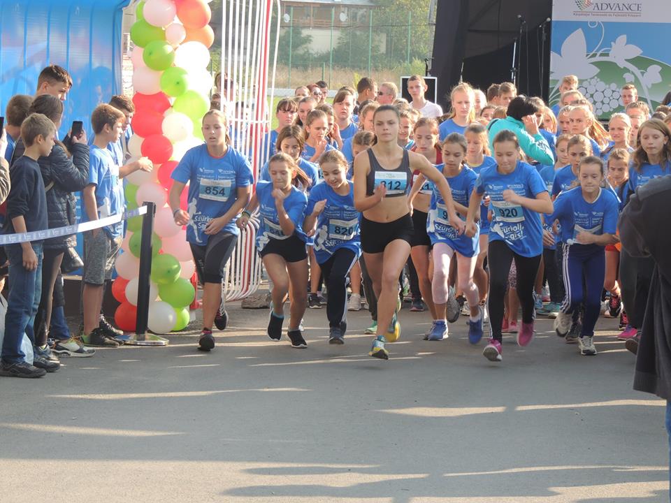 Представниця Угорщини на "Євробаченні" та олімпійський чемпіон з боксу взяли участь у берегівському напівмарафоні Представниця Угорщини на "Євробаченні" та олімпійський чемпіон з боксу взяли участь у берегівському напівмарафоні