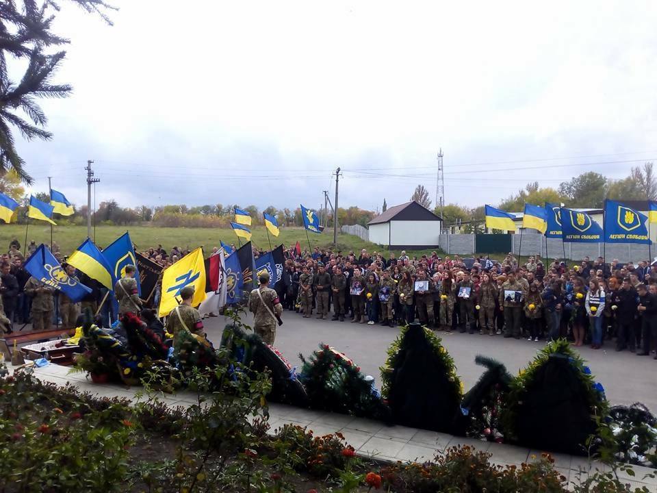 На Харківщині поховали вбитого у зоні АТО уродженця Закарпаття На Харківщині поховали вбитого у зоні АТО уродженця Закарпаття