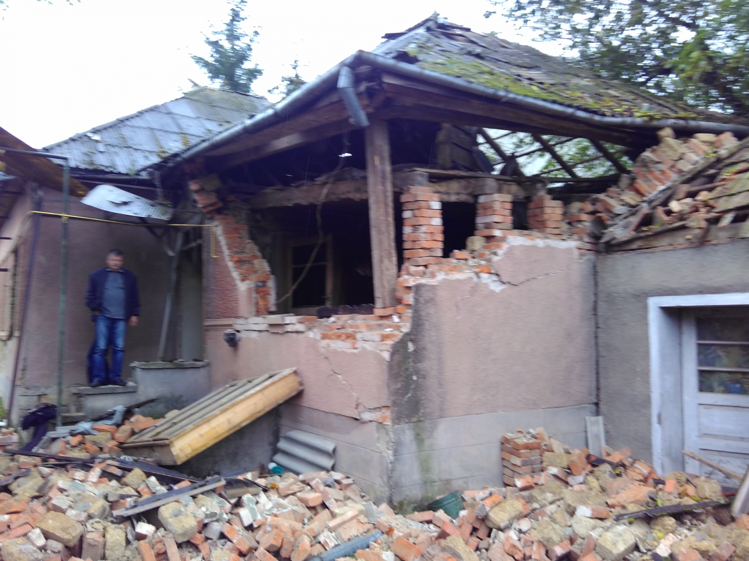 Поліція з’ясовує обставини вибуху газу у житловому будинку на Мукачівщині Поліція з’ясовує обставини вибуху газу у житловому будинку на Мукачівщині