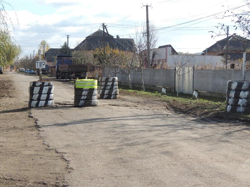 Для неслухняних водіїв, які "рвуться" на аварійний міст у Берегові, встановили "барикади" Для неслухняних водіїв, які "рвуться" на аварійний міст у Берегові, встановили "барикади"