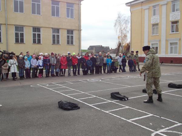 В гості до закарпатських прикордонників завітали діти з Києва В гості до закарпатських прикордонників завітали діти з Києва