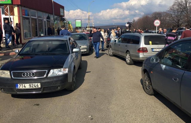 Власники авто з іноземними номерами погрожують 12 листопада влаштувати акцію непокори на КПП "Ужгород" Власники авто з іноземними номерами погрожують 12 листопада влаштувати акцію непокори на КПП "Ужгород"