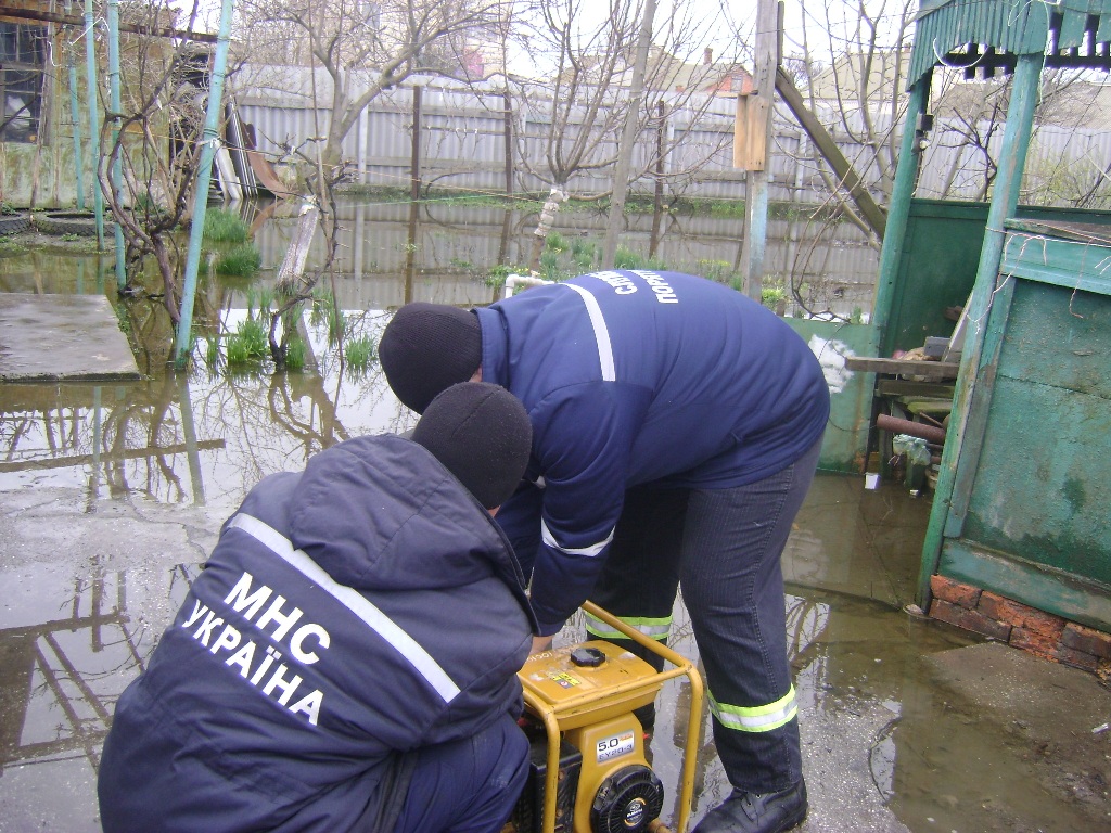 Мішки з піском та насосні станції напоготові: Ужгород, Іршавщину та Виноградівщину може підтопити Мішки з піском та насосні станції напоготові: Ужгород, Іршавщину та Виноградівщину може підтопити