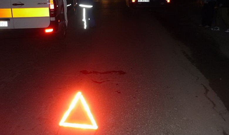 На трасі Київ-Чоп прямо під час руху на мікроавтобус впало дерево. Пасажира забрала "швидка" На трасі Київ-Чоп прямо під час руху на мікроавтобус впало дерево. Пасажира забрала "швидка"