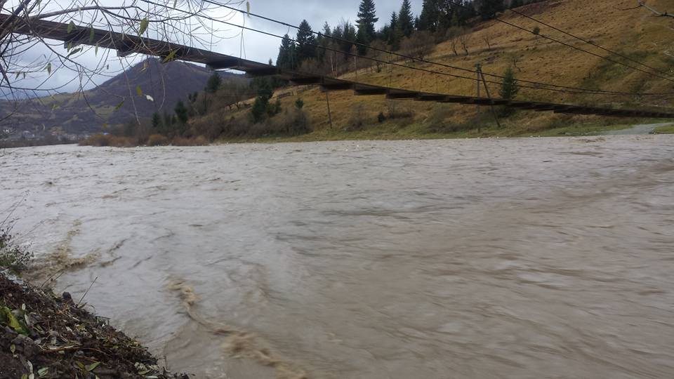 У Міжгір’ї через зливи піднявся рівень води у річці Ріка У Міжгір’ї через зливи піднявся рівень води у річці Ріка