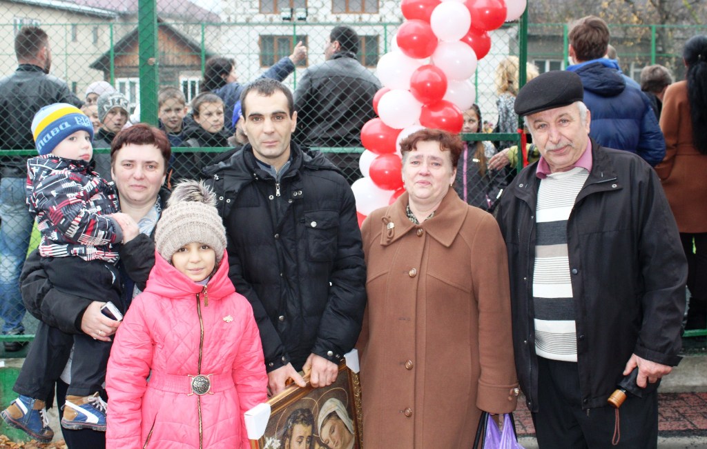 Життя 20-річному хлопцю, який у Рахові потрапив у ДТП, героїчно врятував випадковий перехожий Життя 20-річному хлопцю, який у Рахові потрапив у ДТП, героїчно врятував випадковий перехожий