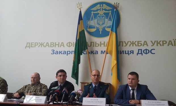 Закарпатські "пересічники" зірвали прес-конференцію митників, – ЗМІ Закарпатські "пересічники" зірвали прес-конференцію митників, – ЗМІ