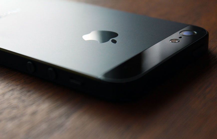 Дівчина вкрала від своєї знайомої "iPhone" Дівчина вкрала від своєї знайомої "iPhone"