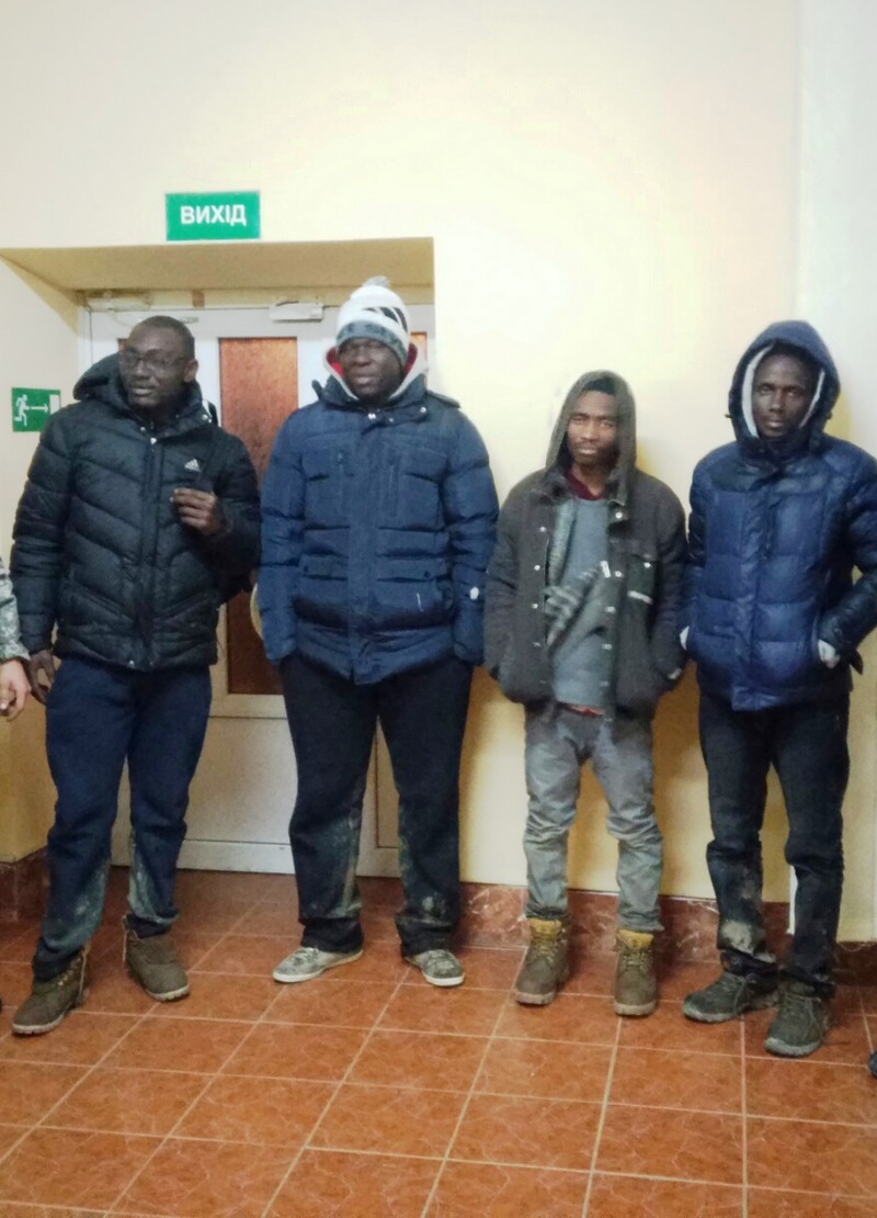 На Берегівщині прикордонники затримали 4 нелегальних мігрантів з Африки На Берегівщині прикордонники затримали 4 нелегальних мігрантів з Африки