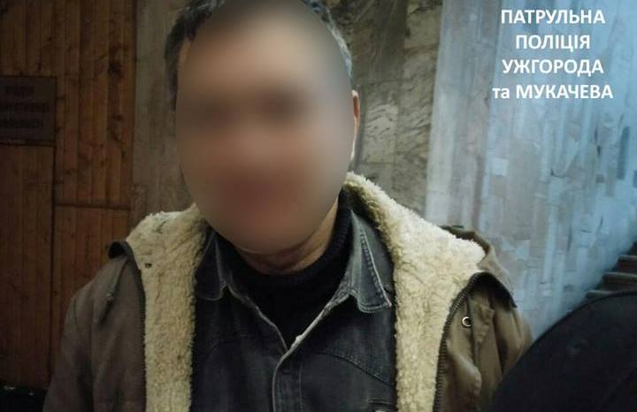 У мікрорайоні Росвигово в Мукачеві п’яний чоловік чіплявся до жінок У мікрорайоні Росвигово в Мукачеві п’яний чоловік чіплявся до жінок