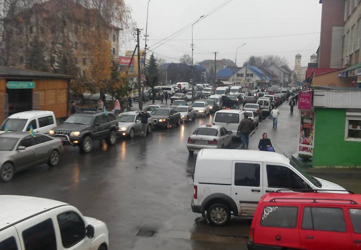 "Пересічники" влаштували автопробіг з Тячева до Ужгорода: у колоні близько 300 автомобілів "Пересічники" влаштували автопробіг з Тячева до Ужгорода: у колоні близько 300 автомобілів