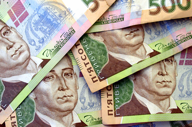 Мінімалка у 3200 гривень до рук українців не дійде. Податки "зжеруть" 700 гривень Мінімалка у 3200 гривень до рук українців не дійде. Податки "зжеруть" 700 гривень