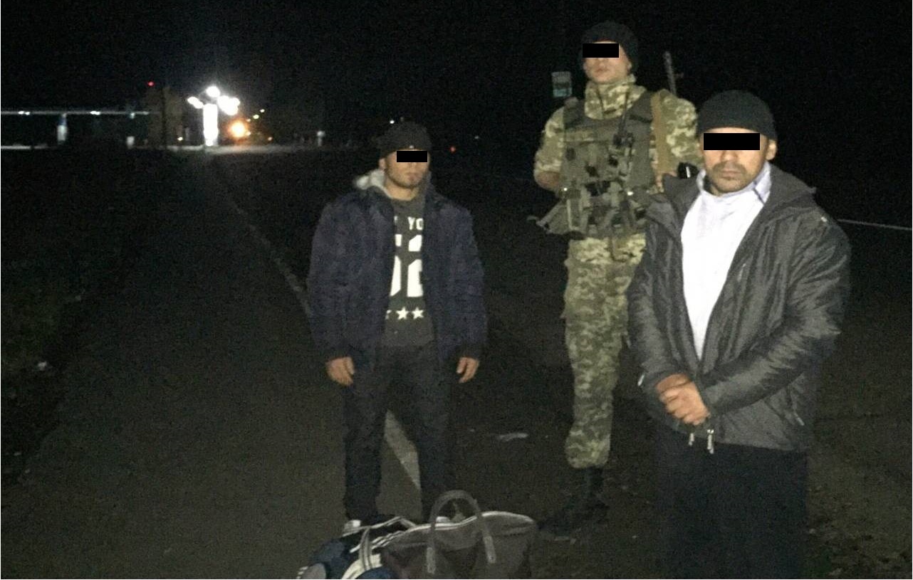 На Закарпатті прикордонники затримали двох нелегальних мігрантів з Таджикистану На Закарпатті прикордонники затримали двох нелегальних мігрантів з Таджикистану