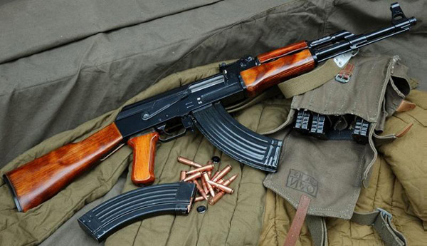 Стрілянина на Рахівщині: раніше судимий "Монах" автоматом Калашникова поранив працівника поліції Стрілянина на Рахівщині: раніше судимий "Монах" автоматом Калашникова поранив працівника поліції