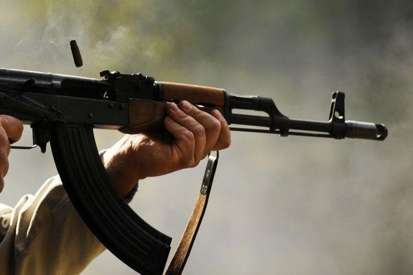 Суд заарештував чоловіка, який із автомата Калашникова стріляв у 23-річного поліцейського Суд заарештував чоловіка, який із автомата Калашникова стріляв у 23-річного поліцейського