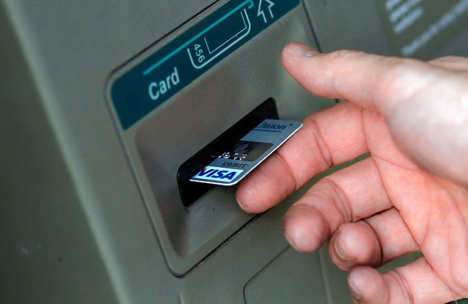 Чоловік вкрав гроші від своєї співмешканки, щоб купити собі зимові чоботи та різні дрібнички Чоловік вкрав гроші від своєї співмешканки, щоб купити собі зимові чоботи та різні дрібнички