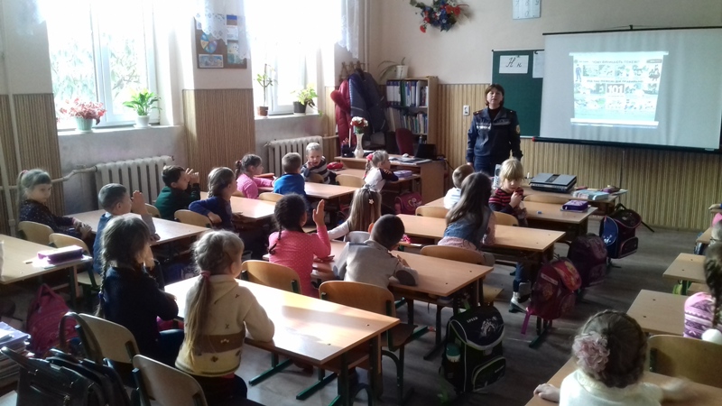 Рятувальники завітали до школярів Рятувальники завітали до школярів