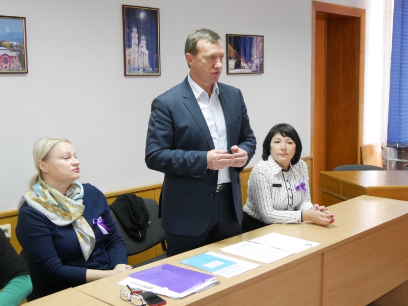 В Ужгороді відбувся круглий стіл із протидії насильству В Ужгороді відбувся круглий стіл із протидії насильству