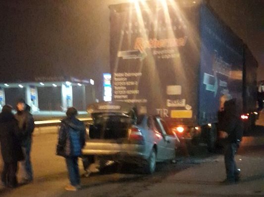 Смертельна ДТП на трасі "Київ-Чоп" біля угорського кордону: іномарка врізалась у вантажівку