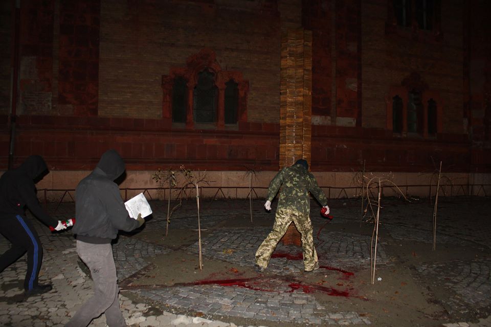 Представник єврейської громади Ужгорода прокоментував акт наруги над пам’ятником жертвам Голокосту Представник єврейської громади Ужгорода прокоментував акт наруги над пам’ятником жертвам Голокосту