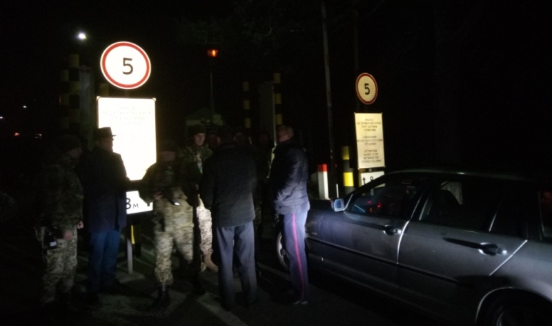 "Пересічників", які вчора конфліктували з прикордонниками та самовільно тягали огорожу, оштрафовано "Пересічників", які вчора конфліктували з прикордонниками та самовільно тягали огорожу, оштрафовано