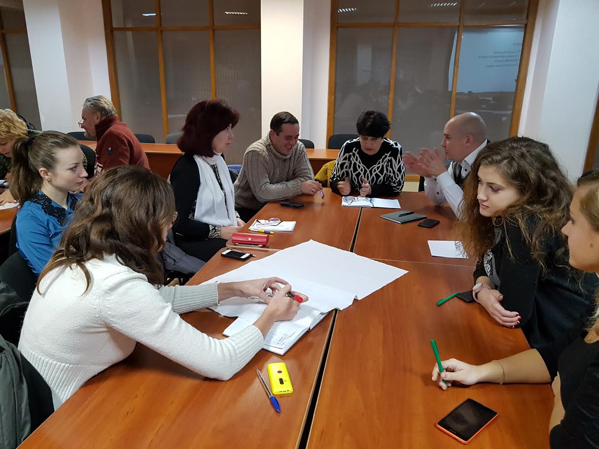 Працівників екстреної медичної допомоги вчать працювати за європейськими стандартами Працівників екстреної медичної допомоги вчать працювати за європейськими стандартами