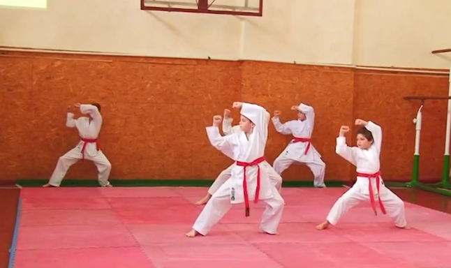 У Мукачівському кооперативному коледжі влаштували спортивно-розважальне шоу У Мукачівському кооперативному коледжі влаштували спортивно-розважальне шоу