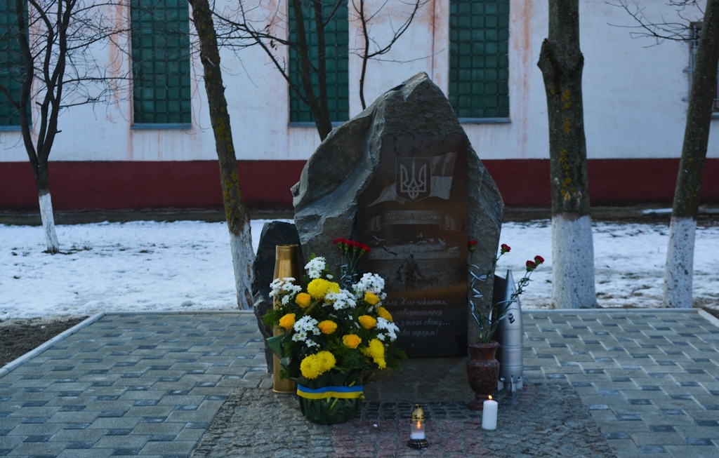 В Ужгороді презентували пам’ятник захисникам України В Ужгороді презентували пам’ятник захисникам України