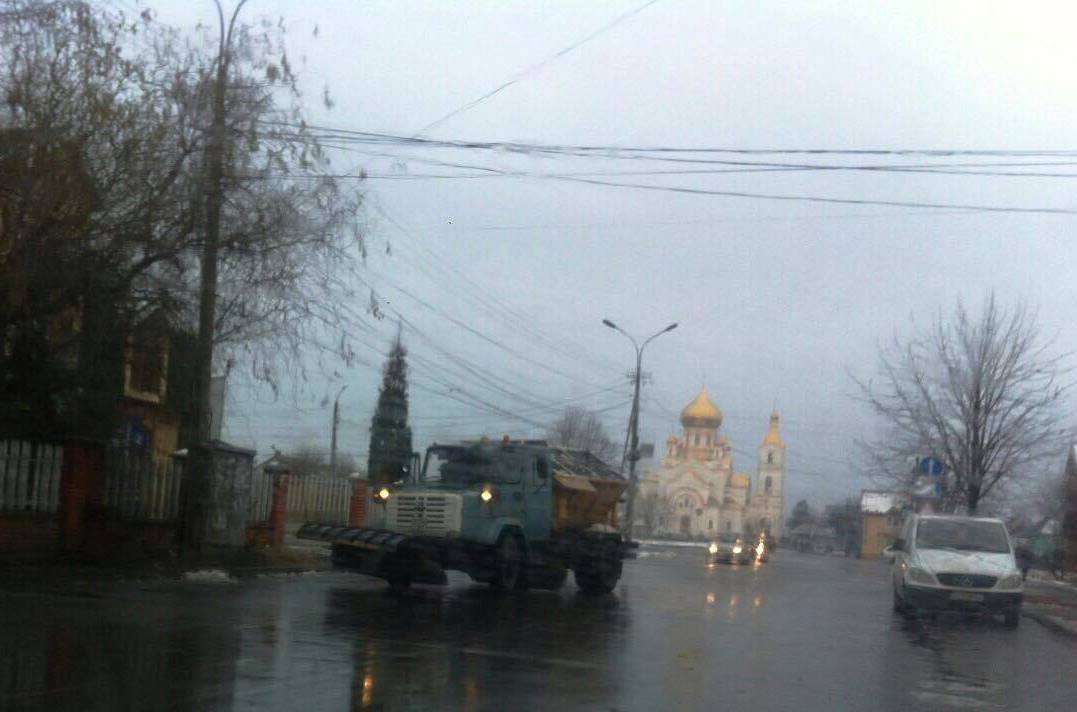 Зранку комунальники Мукачева працюють в посиленому режимі Зранку комунальники Мукачева працюють в посиленому режимі
