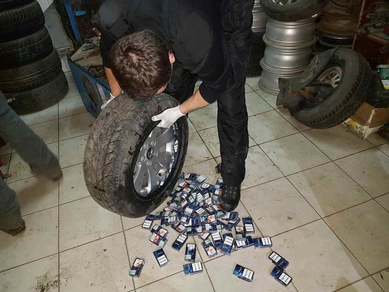 На Закарпатті у контрабандиста-угорця виявили цигарки На Закарпатті у контрабандиста-угорця виявили цигарки