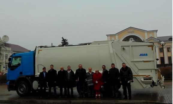 До Чопа привезли унікальну сміттєприбиральну машину, аналогів якої на Закарпатті немає До Чопа привезли унікальну сміттєприбиральну машину, аналогів якої на Закарпатті немає