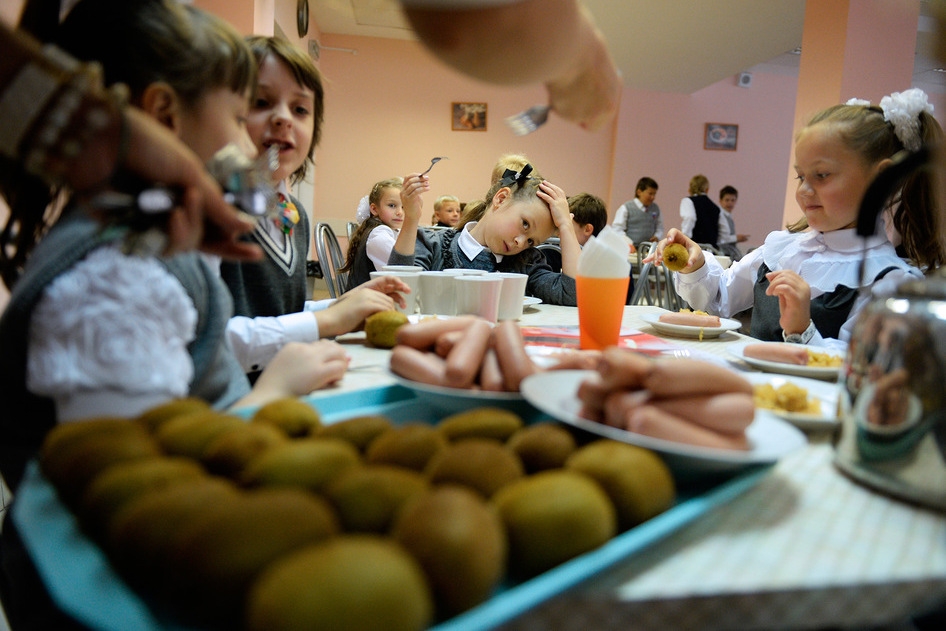 Початківці та пільговики харчуватимуться у школах Мукачева безкоштовно Початківці та пільговики харчуватимуться у школах Мукачева безкоштовно