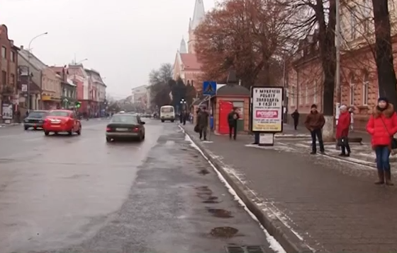 Пасажири висловили своє ставлення до протесту перевізників у Мукачеві Пасажири висловили своє ставлення до протесту перевізників у Мукачеві